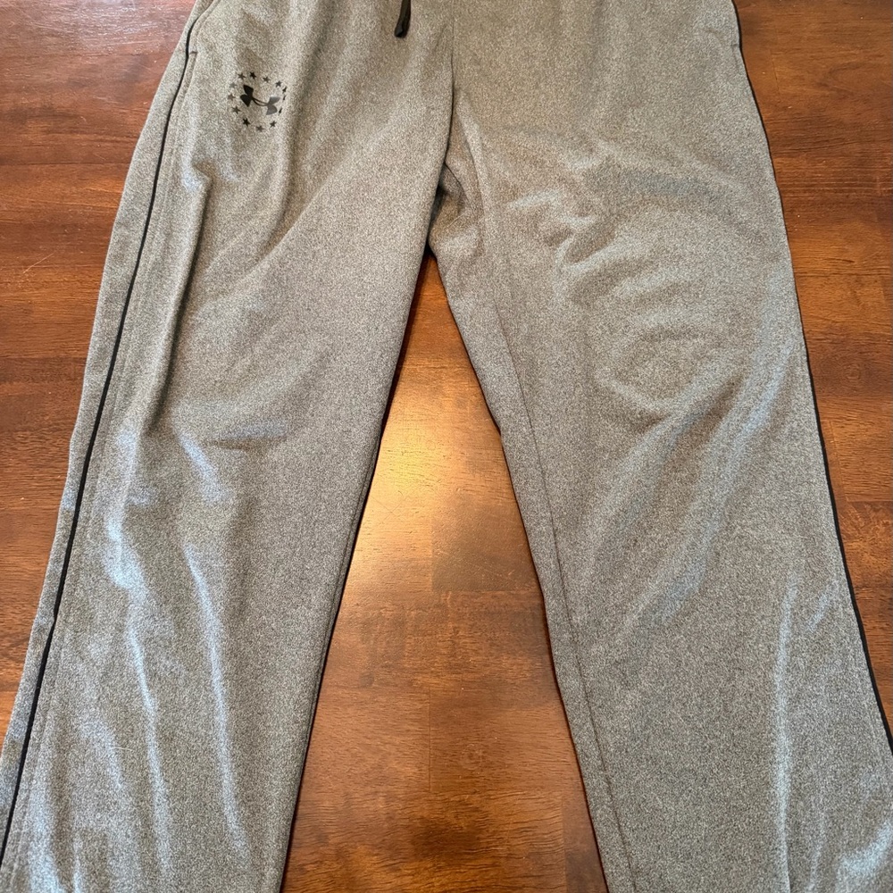 Under Armour Men's Gray Athletic Sweat Pants Medium